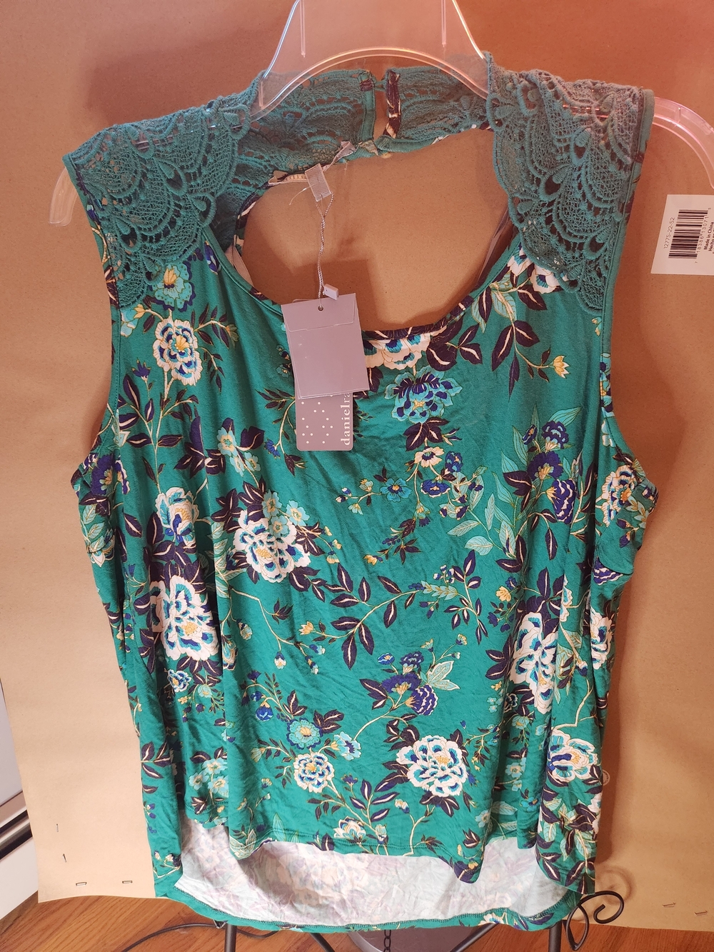 Size 2X Daniel Rainn NWT Green Floral Lace-Yoke Sleeveless Top